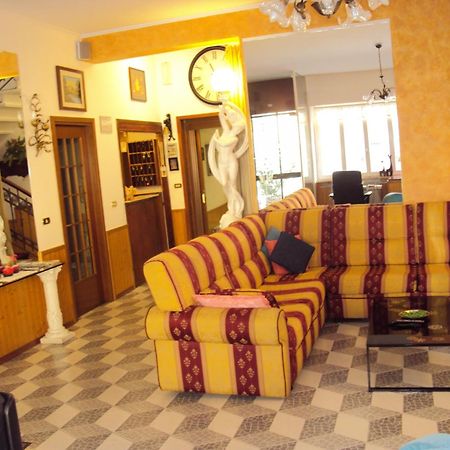 Hotel La Salsesina ซัลโซมัจโจเรแตร์เม ภายนอก รูปภาพ