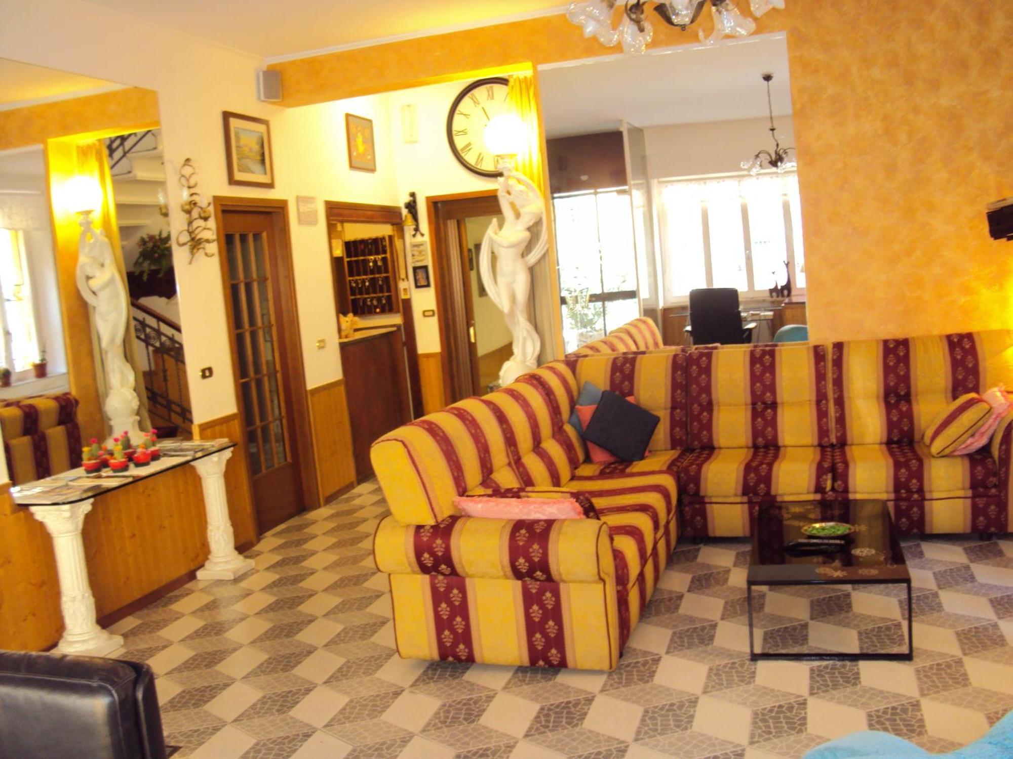 Hotel La Salsesina ซัลโซมัจโจเรแตร์เม ภายนอก รูปภาพ