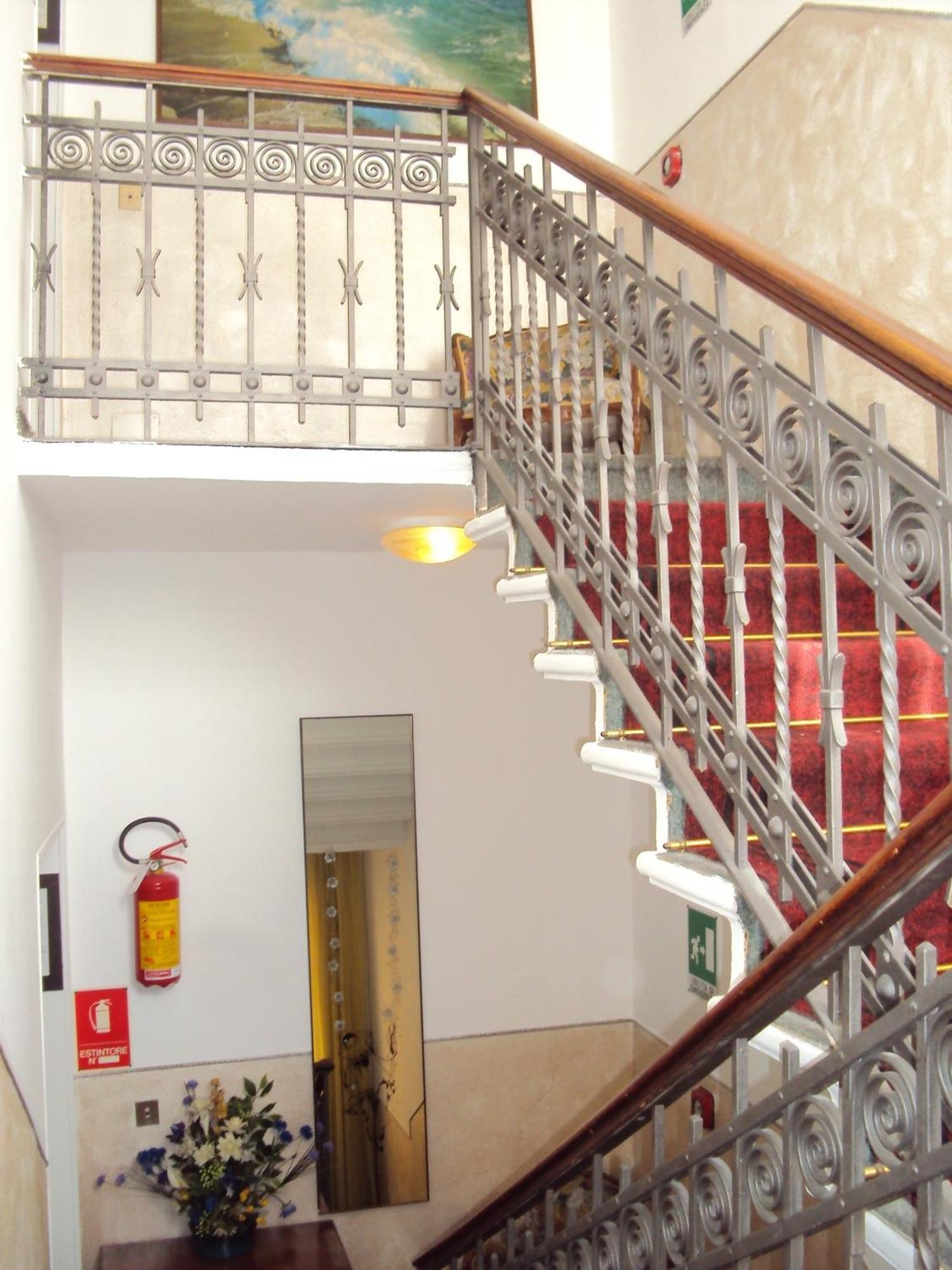 Hotel La Salsesina ซัลโซมัจโจเรแตร์เม ภายนอก รูปภาพ