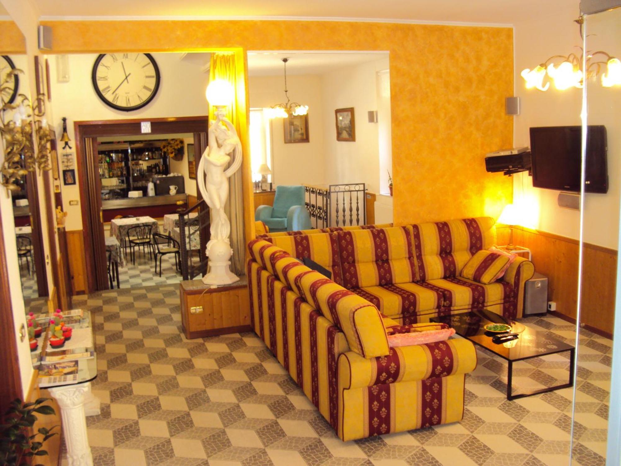 Hotel La Salsesina ซัลโซมัจโจเรแตร์เม ภายนอก รูปภาพ