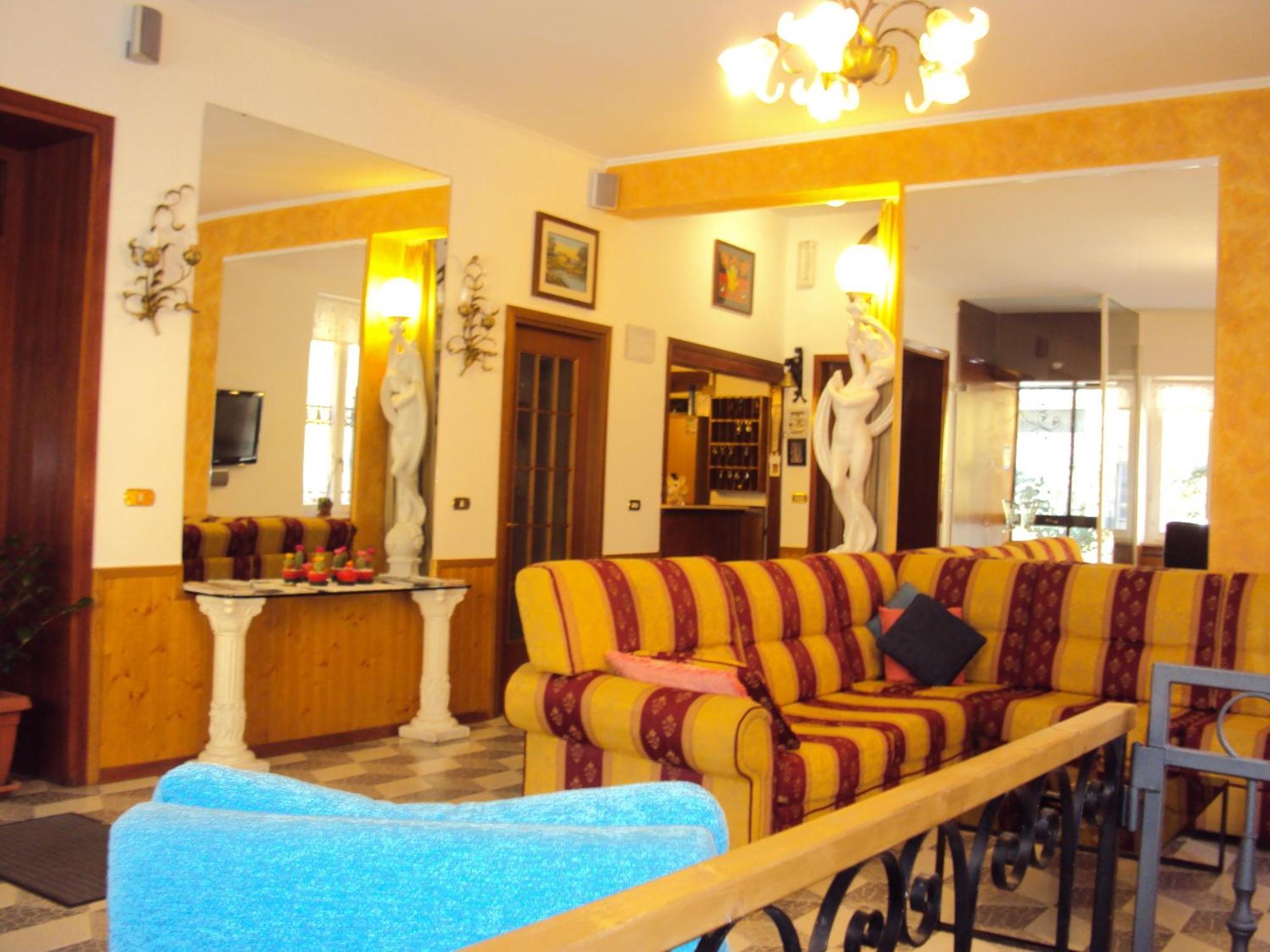 Hotel La Salsesina ซัลโซมัจโจเรแตร์เม ภายนอก รูปภาพ